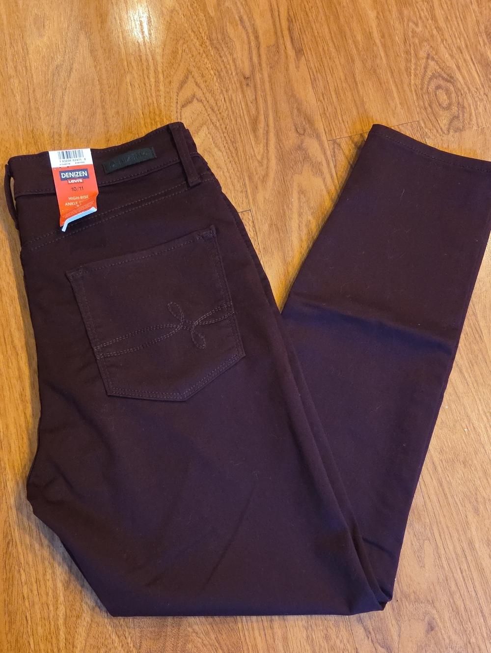 NWT Women's Levi's Denizen High-Rise Ankle Skinny in Eggplant Color - Size 10/11